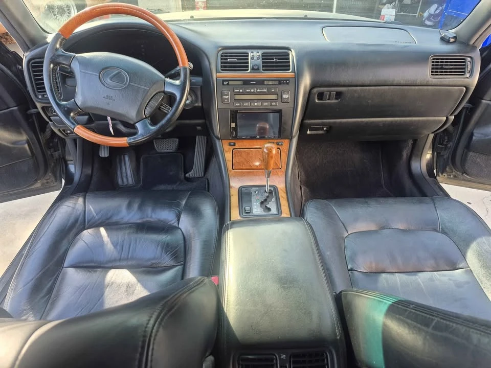 2000 Lexus LS 2nd Gen - Image 8 of 13