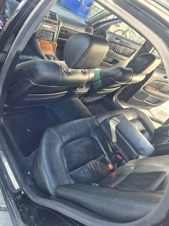 2000 Lexus LS 2nd Gen - Image 10 of 13