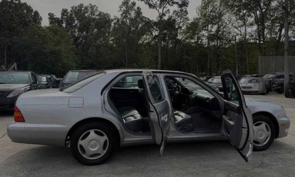 2000 Lexus LS 2nd Gen - Image 5 of 19