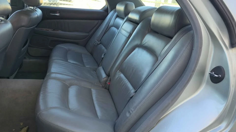 2000 Lexus LS 2nd Gen - Image 9 of 10