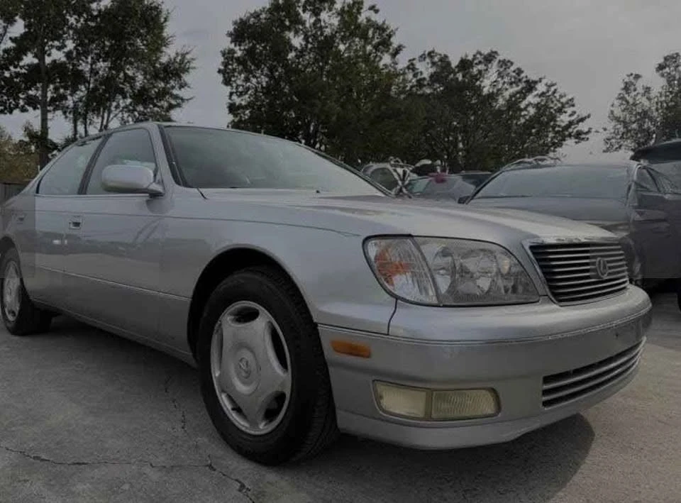 2000 Lexus LS 2nd Gen - Image 17 of 19