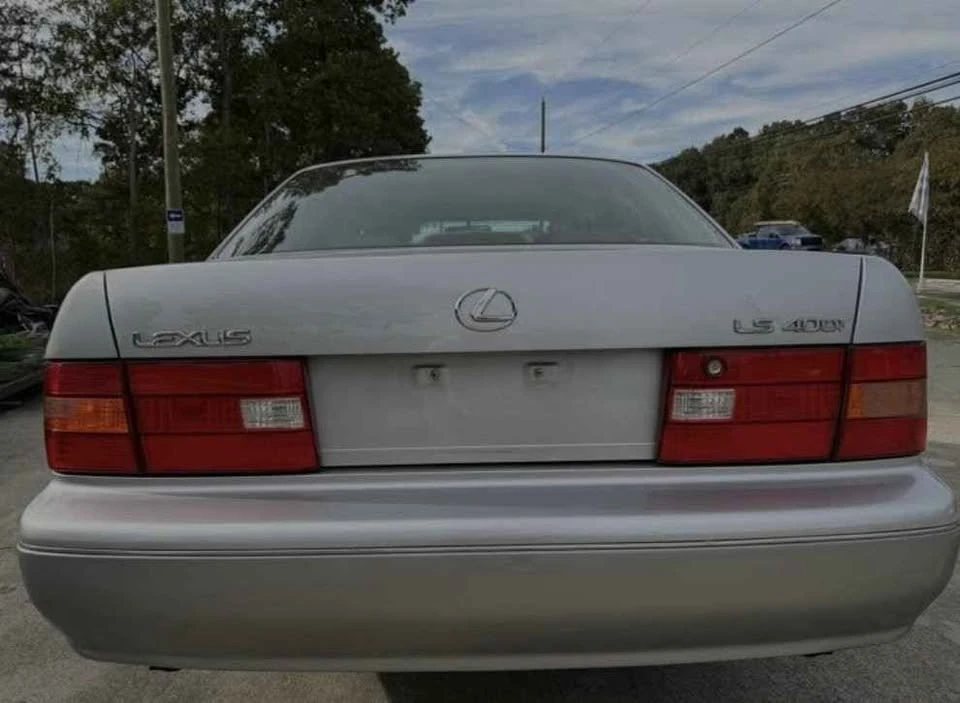 2000 Lexus LS 2nd Gen - Image 15 of 19