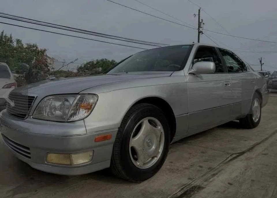 2000 Lexus LS 2nd Gen - Image 13 of 19
