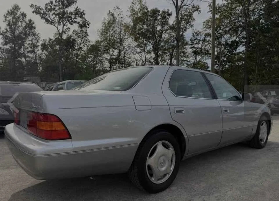 2000 Lexus LS 2nd Gen - Image 16 of 19