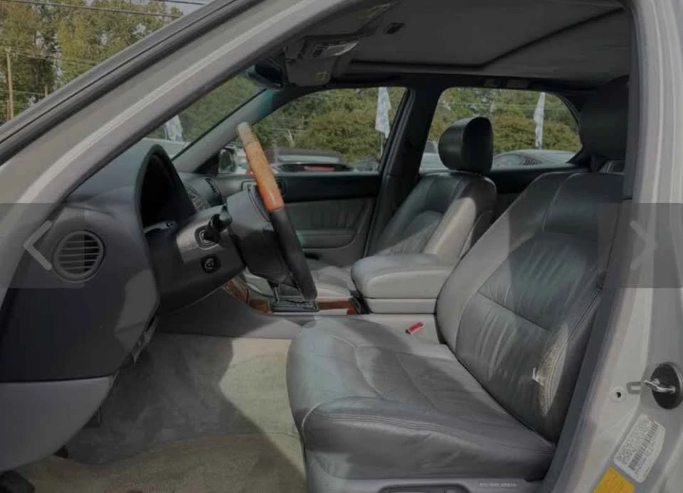 2000 Lexus LS 2nd Gen - Image 11 of 19