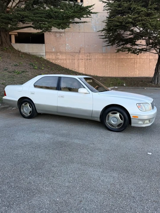 2000 Lexus LS 2nd Gen - Image 2 of 15