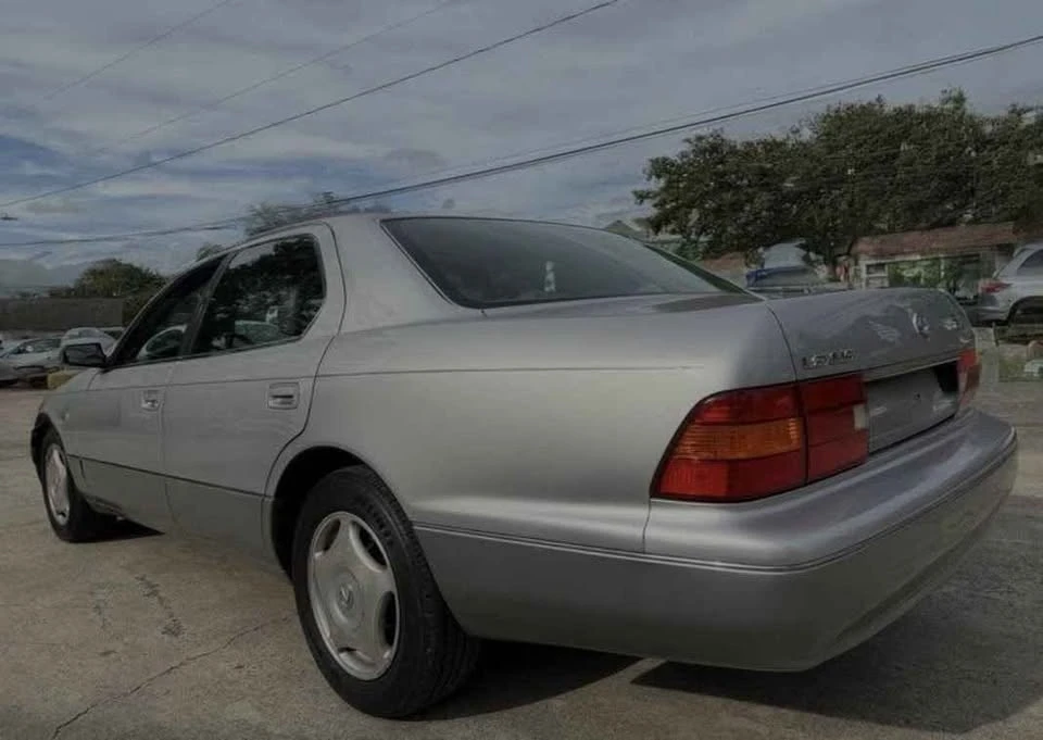 2000 Lexus LS 2nd Gen - Image 14 of 19
