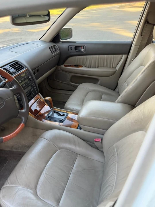2000 Lexus LS 2nd Gen - Image 11 of 15