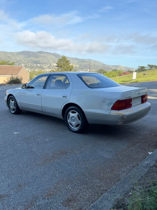 2000 Lexus LS 2nd Gen - Image 5 of 15