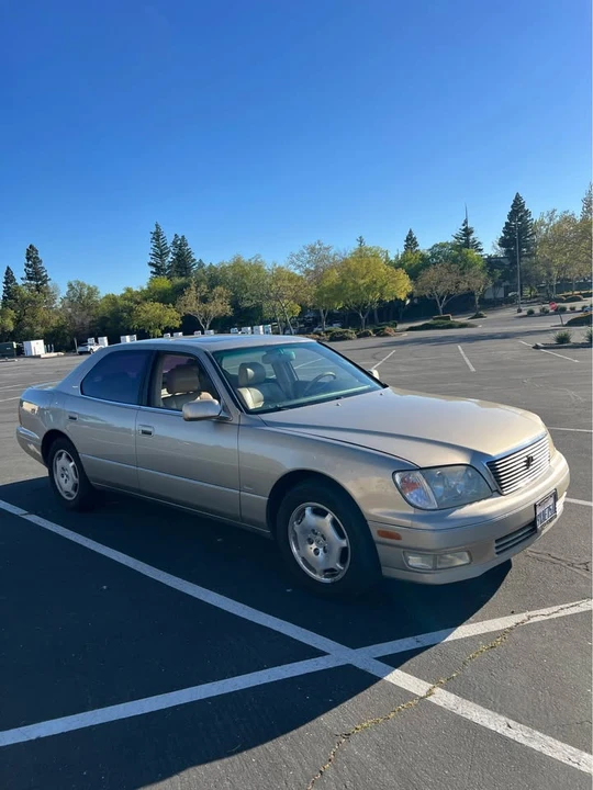 2000 Lexus LS 2nd Gen - Image 3 of 18
