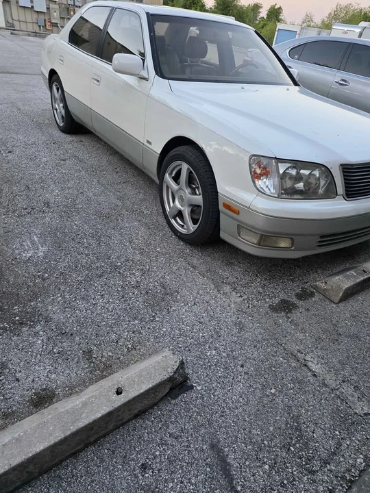 2000 Lexus LS 2nd Gen - Image 3 of 10