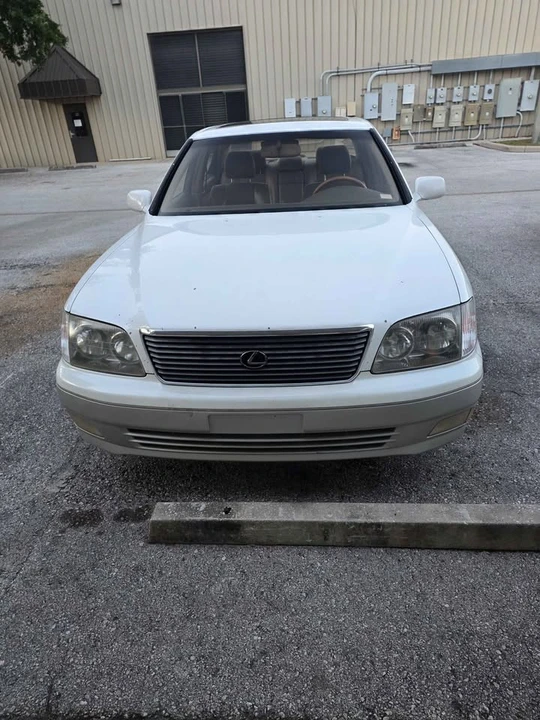 2000 Lexus LS 2nd Gen - Image 2 of 10