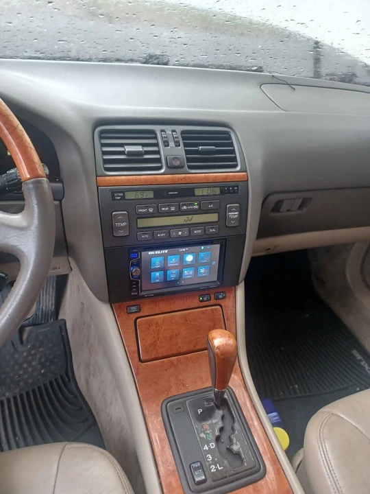 2000 Lexus LS 2nd Gen - Image 4 of 9