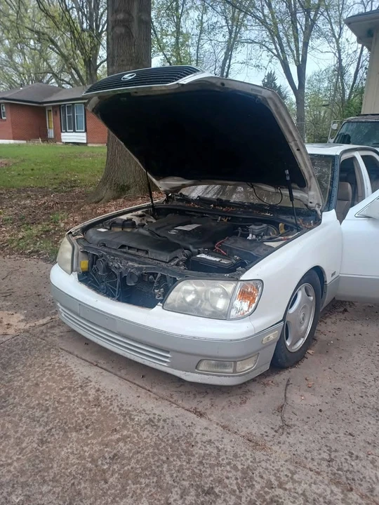 2000 Lexus LS 2nd Gen - Image 8 of 9