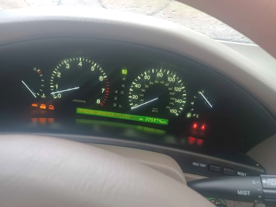 2000 Lexus LS 2nd Gen - Image 7 of 9