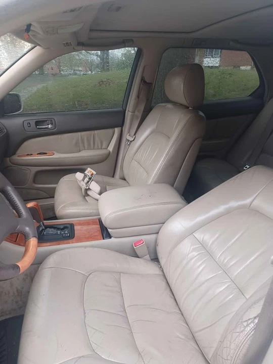 2000 Lexus LS 2nd Gen - Image 6 of 9