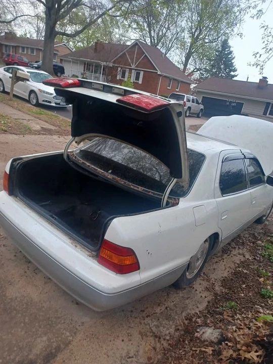 2000 Lexus LS 2nd Gen - Image 2 of 9