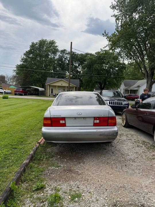 2000 Lexus LS 2nd Gen - Image 3 of 10