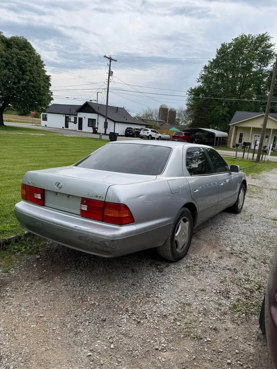 2000 Lexus LS 2nd Gen - Image 2 of 10