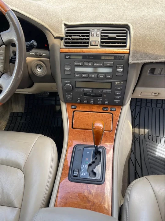 2000 Lexus LS 2nd Gen - Image 14 of 20