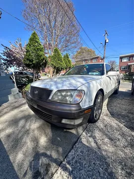 2000 Lexus LS 400