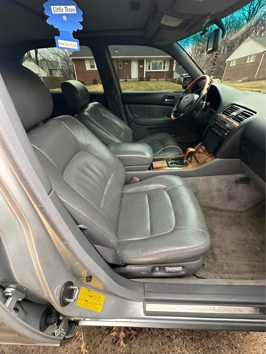 2000 Lexus LS 2nd Gen - Image 12 of 16