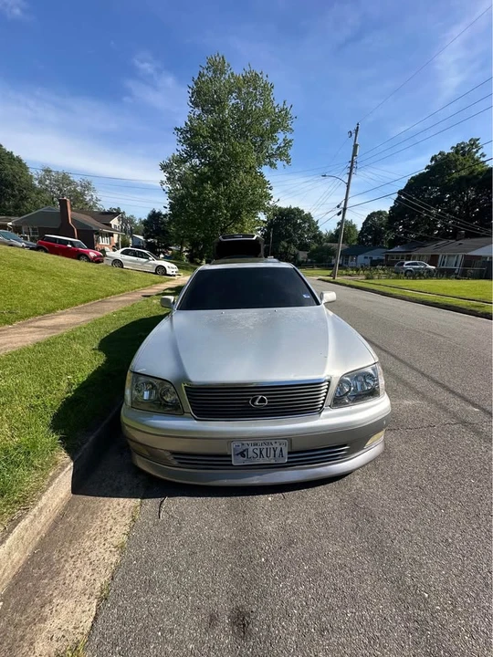 2000 Lexus LS 2nd Gen - Image 2 of 16