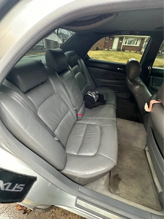 2000 Lexus LS 2nd Gen - Image 15 of 16