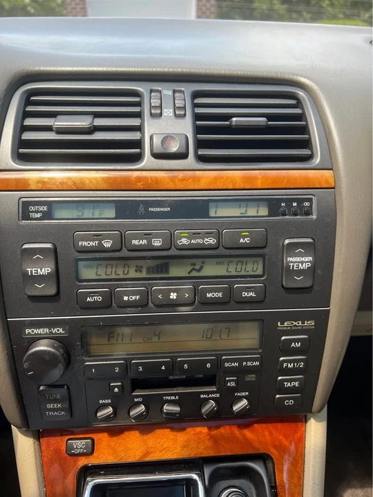 2000 Lexus LS 2nd Gen - Image 5 of 13