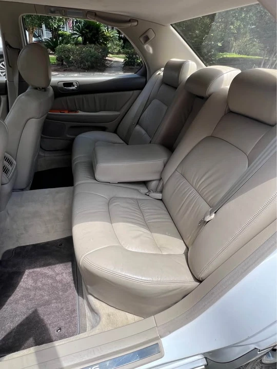 2000 Lexus LS 2nd Gen - Image 7 of 13
