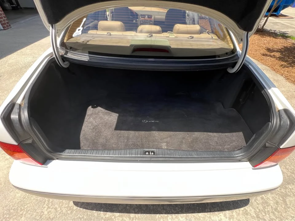2000 Lexus LS 2nd Gen - Image 11 of 13