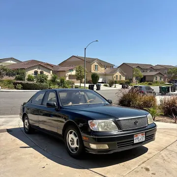 2000 Lexus LS 400 Sedan