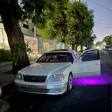2000 Lexus LS 400 Sedan 4D