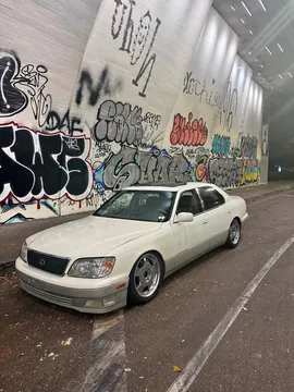 2000 Lexus LS 400 Sedan 4D