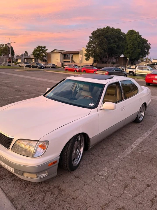 2000 Lexus LS 2nd Gen - Image 9 of 10