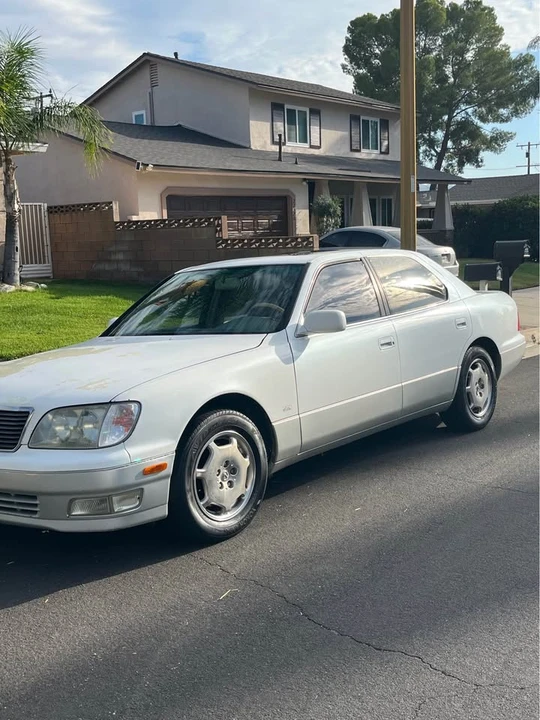 2000 Lexus LS 2nd Gen - Image 3 of 4