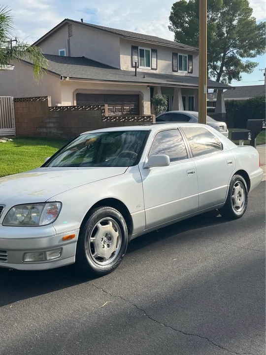 2000 Lexus LS 2nd Gen - Image 4 of 4