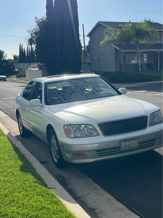 2000 Lexus LS 2nd Gen - Image 2 of 4