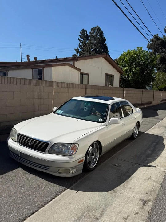 2000 Lexus LS 2nd Gen - Image 4 of 10