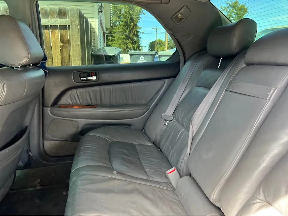 2000 Lexus LS 2nd Gen - Image 11 of 20