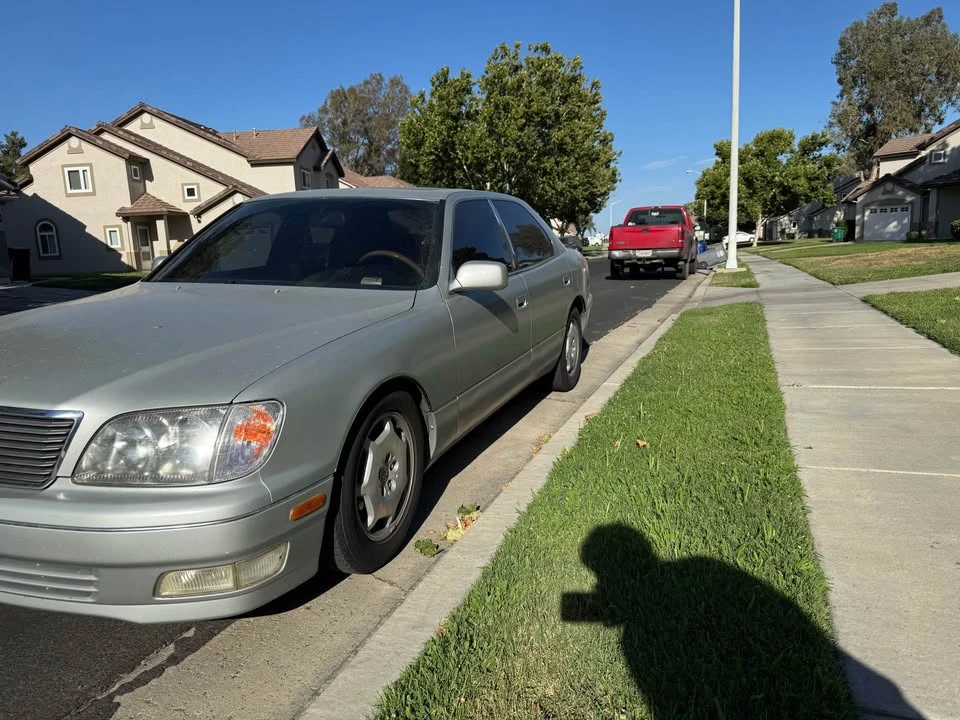 2000 Lexus LS 2nd Gen - Image 2 of 7
