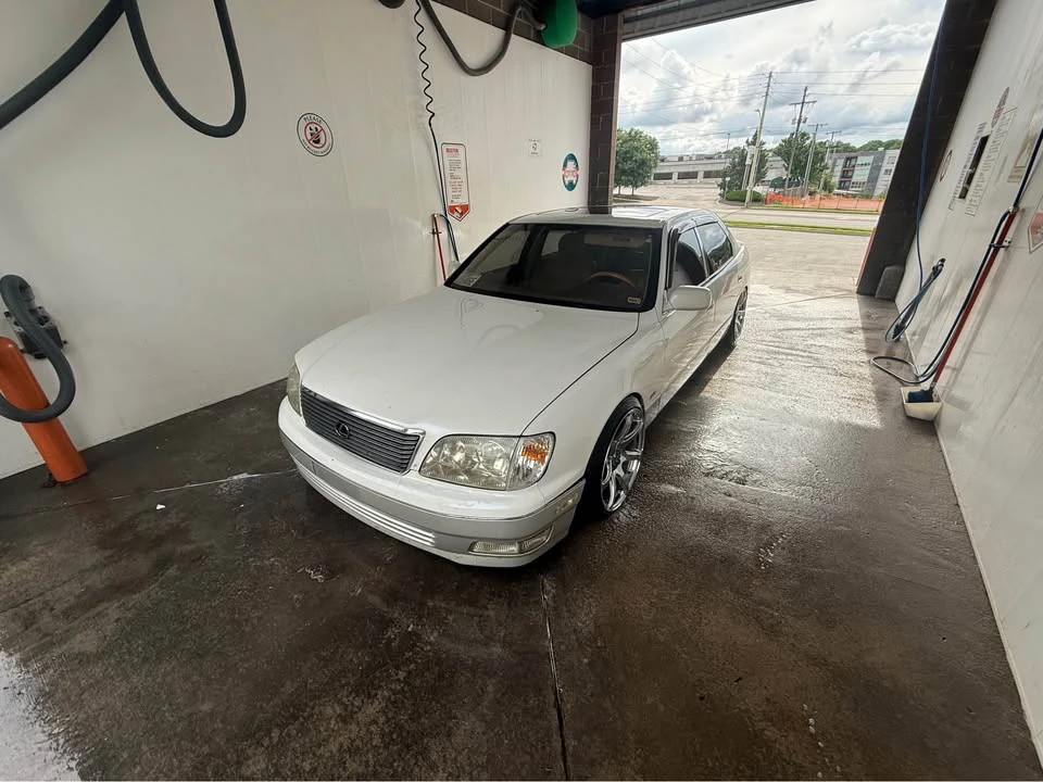 2000 Lexus LS 2nd Gen - Image 9 of 17
