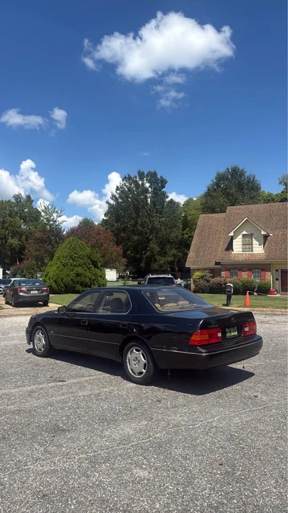 2000 Lexus LS 2nd Gen - Image 5 of 11