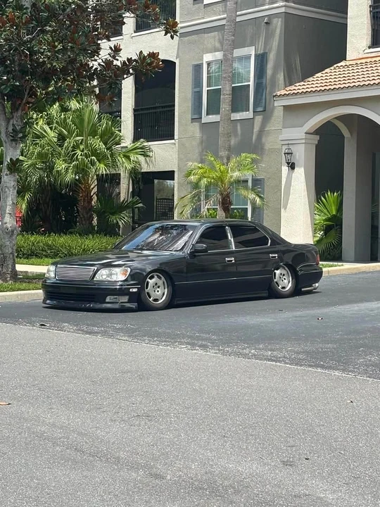 2000 Lexus LS 2nd Gen - Image 5 of 8