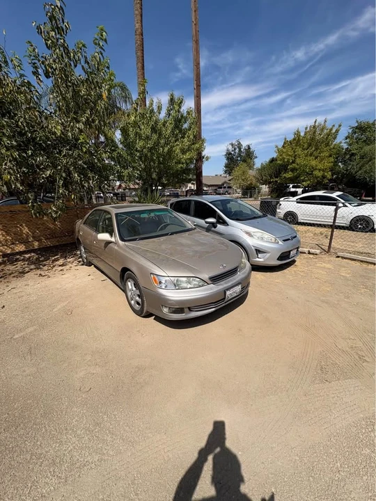 2000 Lexus LS 2nd Gen - Image 2 of 3