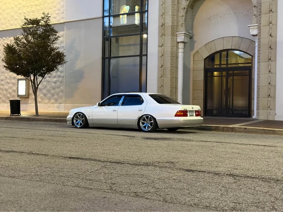 2000 Lexus LS 2nd Gen - Image 2 of 17