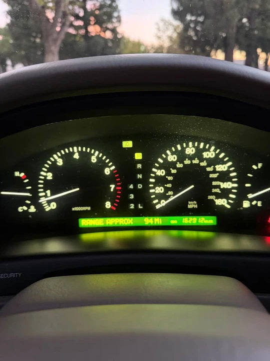 2000 Lexus LS 2nd Gen - Image 11 of 12