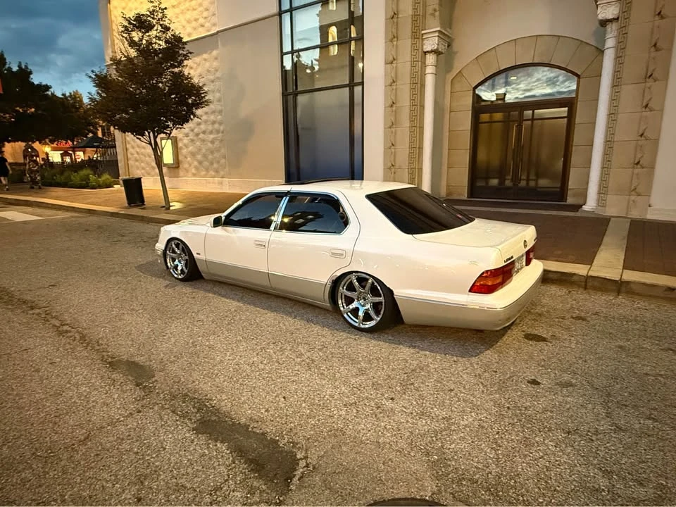 2000 Lexus LS 2nd Gen - Image 4 of 17