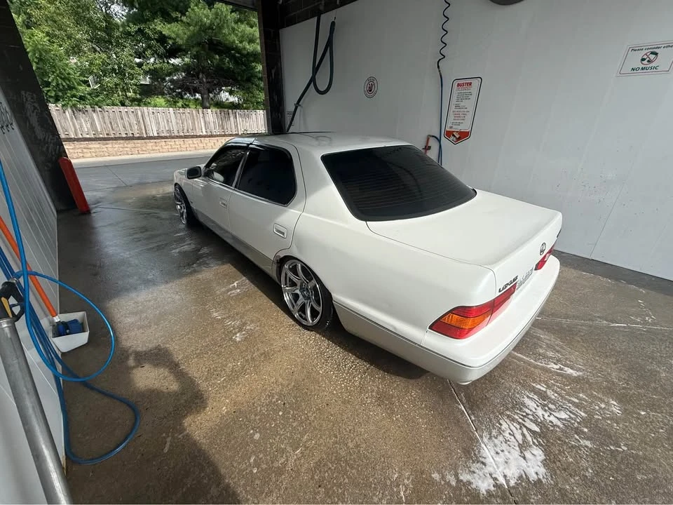 2000 Lexus LS 2nd Gen - Image 10 of 17