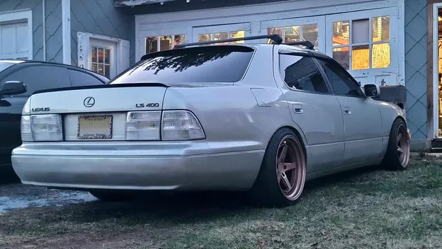 2000 Lexus LS 400 Sedan 4D